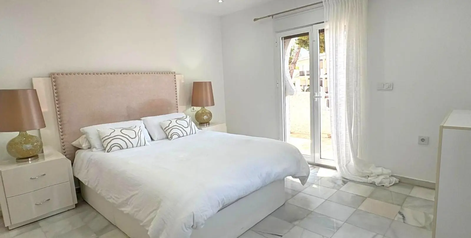 Long-term rent of townhouse in Nueva Andalucía 12