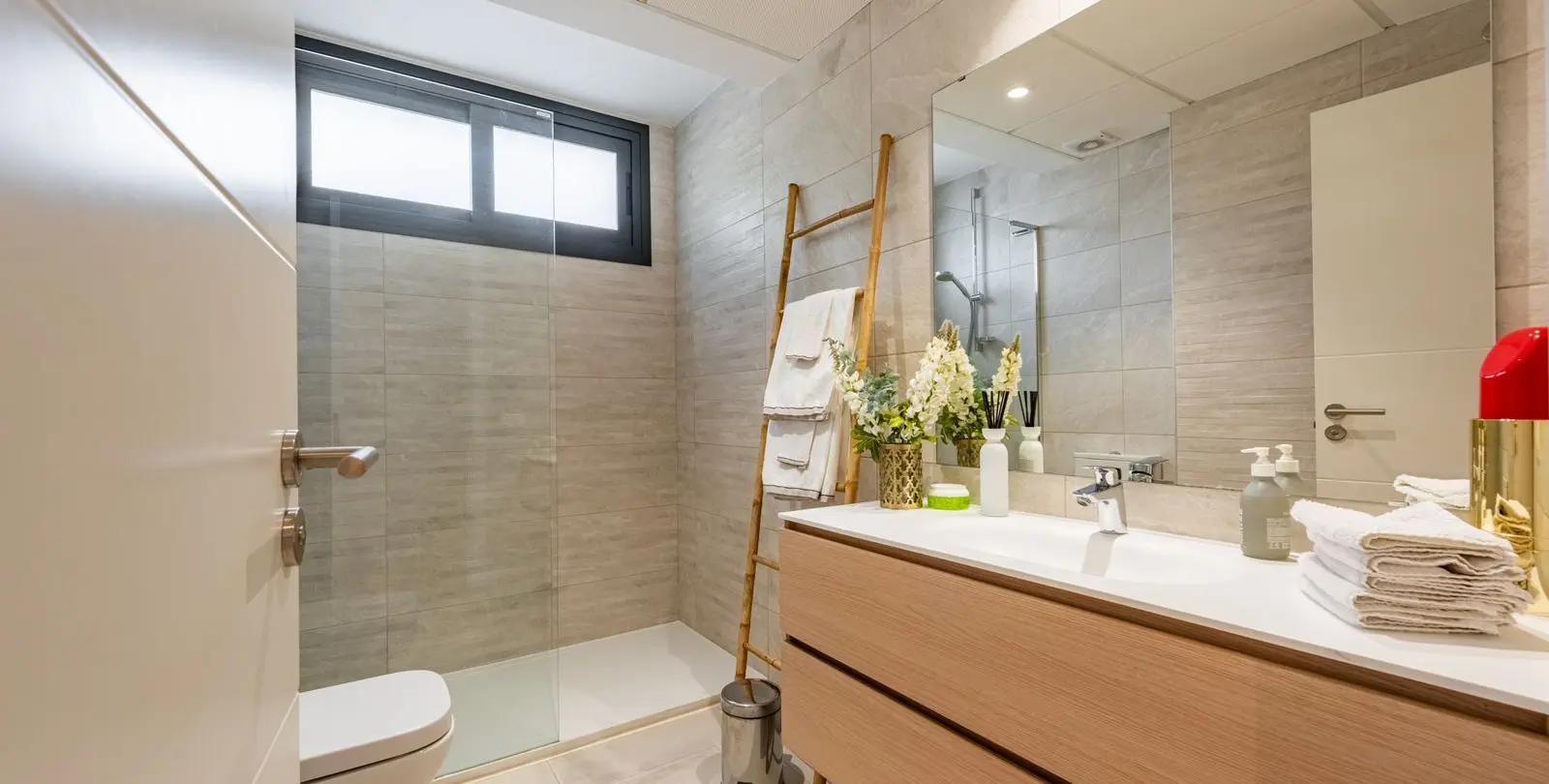Venta de apartamento en planta baja en El Paraiso 15