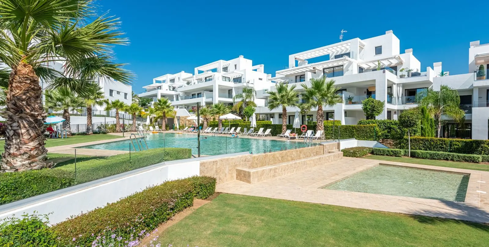 Venta de apartamento en planta baja en El Paraiso 21