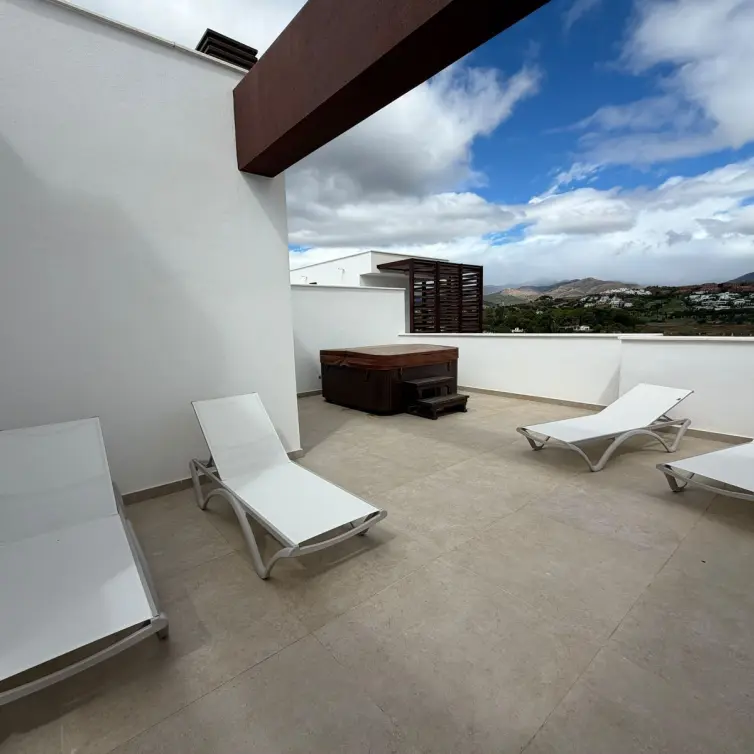 Long-term rent of penthouse duplex in Estepona