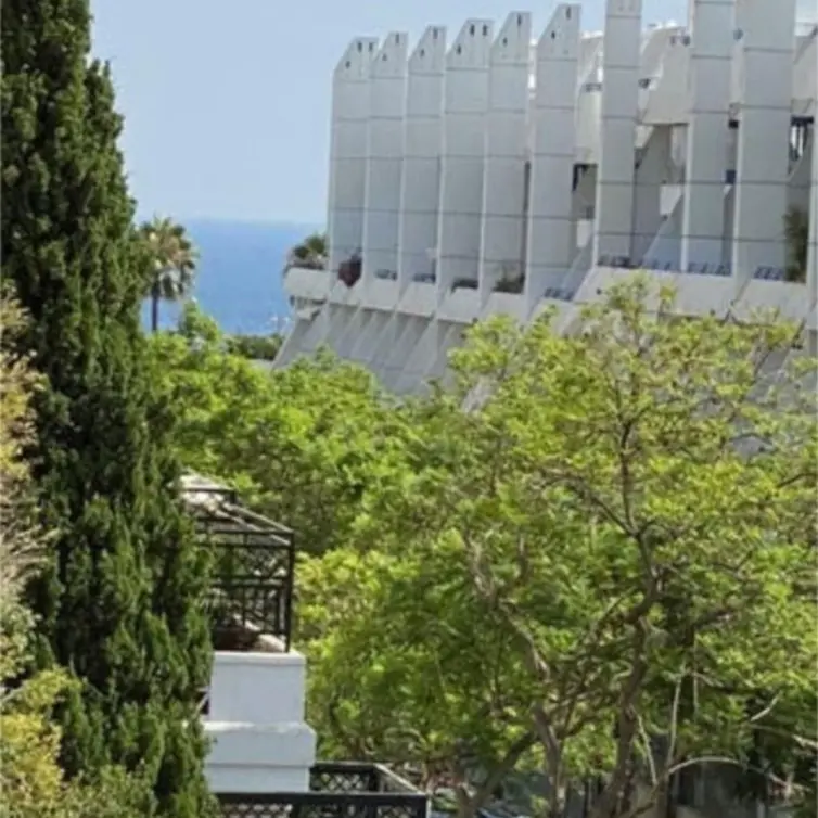 Sale of middle floor apartment in Marbella
