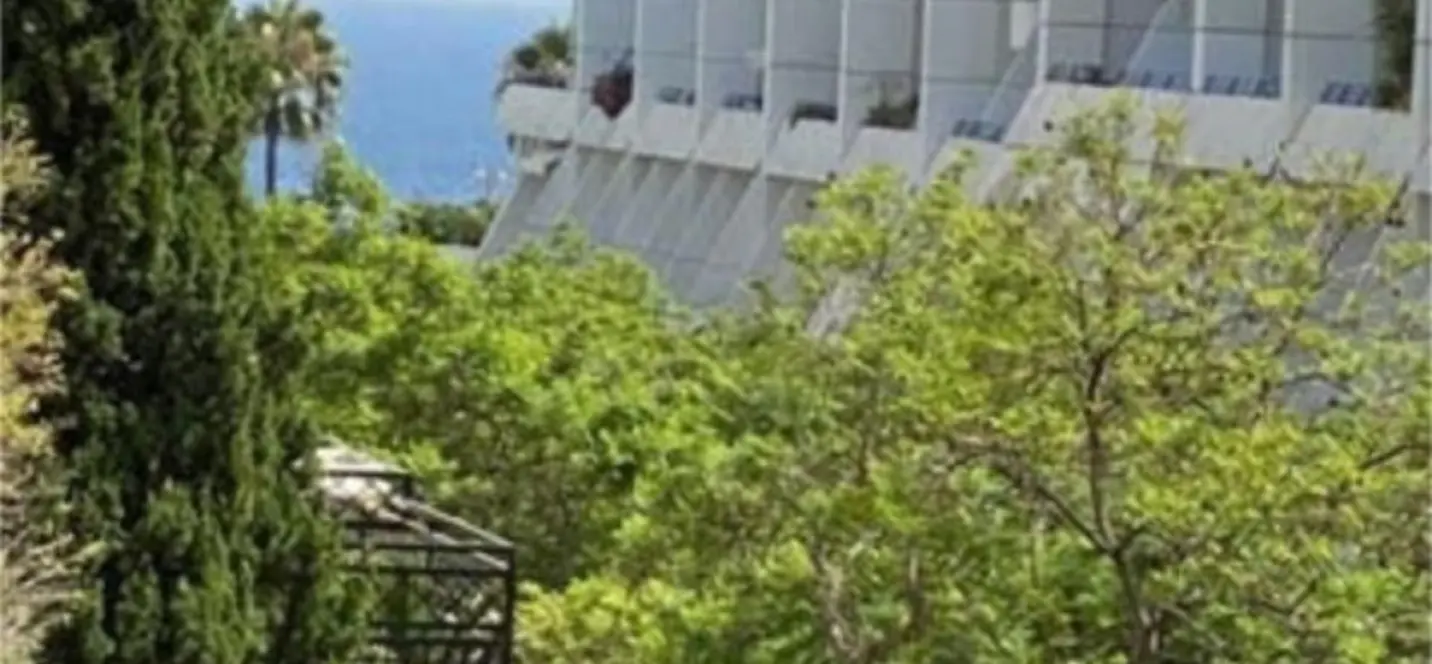 Sale of middle floor apartment in Marbella 1