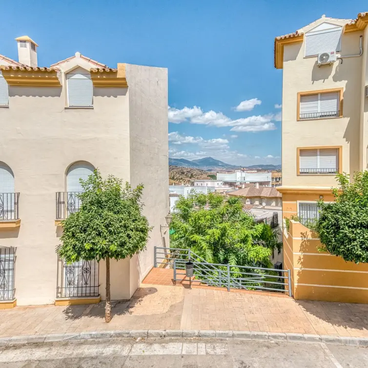 Sale of townhouse in Coín