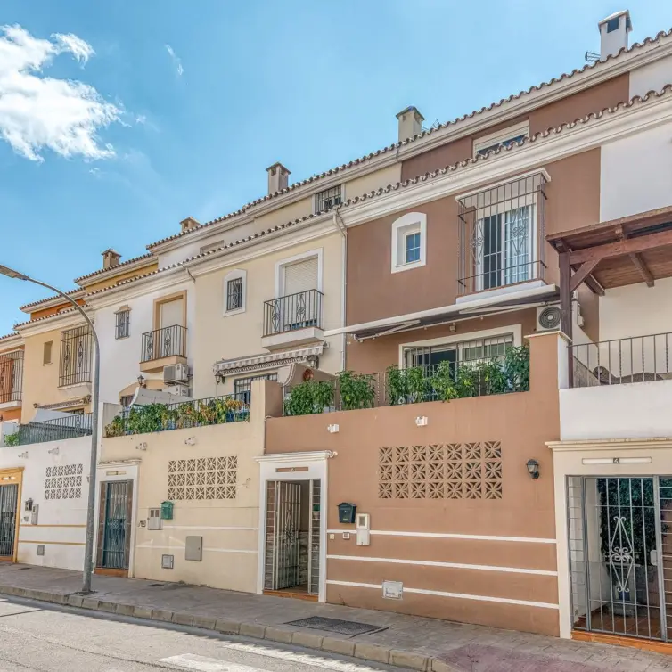 Sale of townhouse in Coín