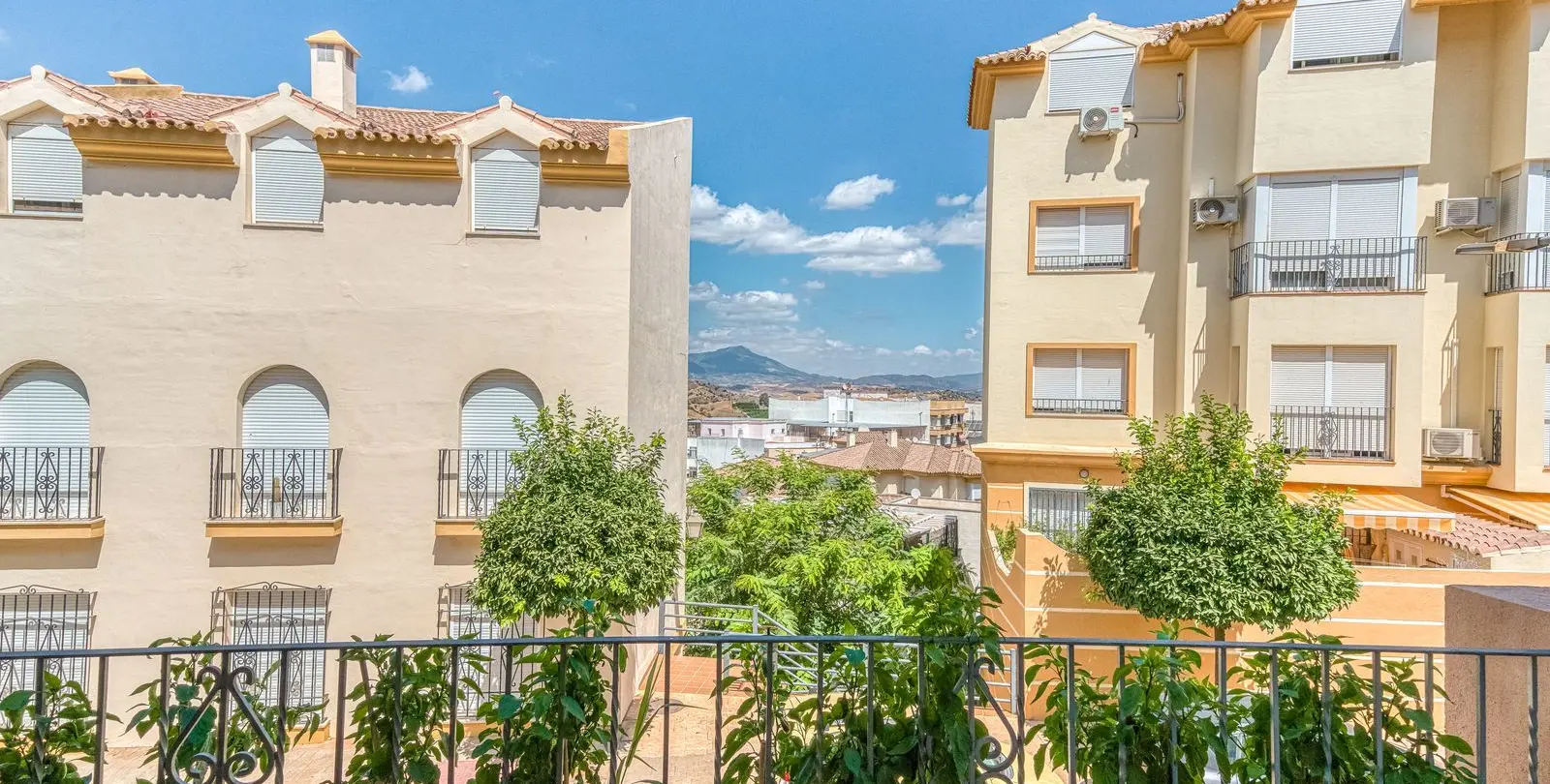 Sale of townhouse in Coín 13