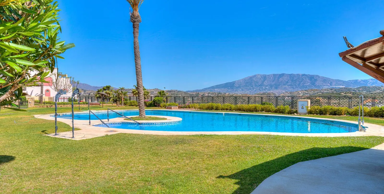 Продажа двухуровневого пентхауса в La Cala de Mijas 1