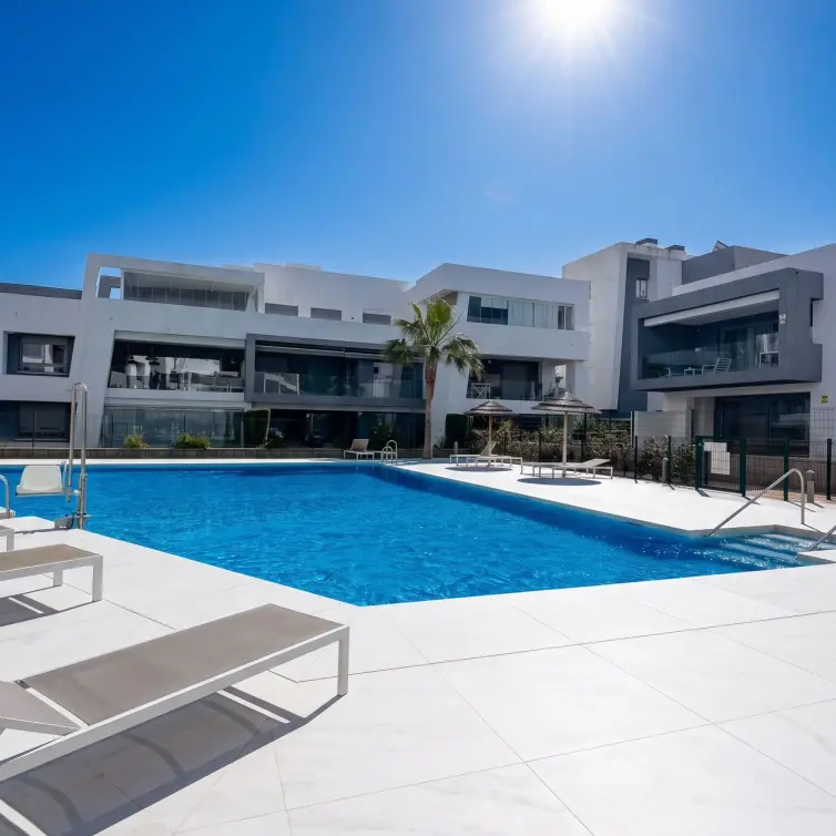 Venta de apartamento en planta baja en Selwo