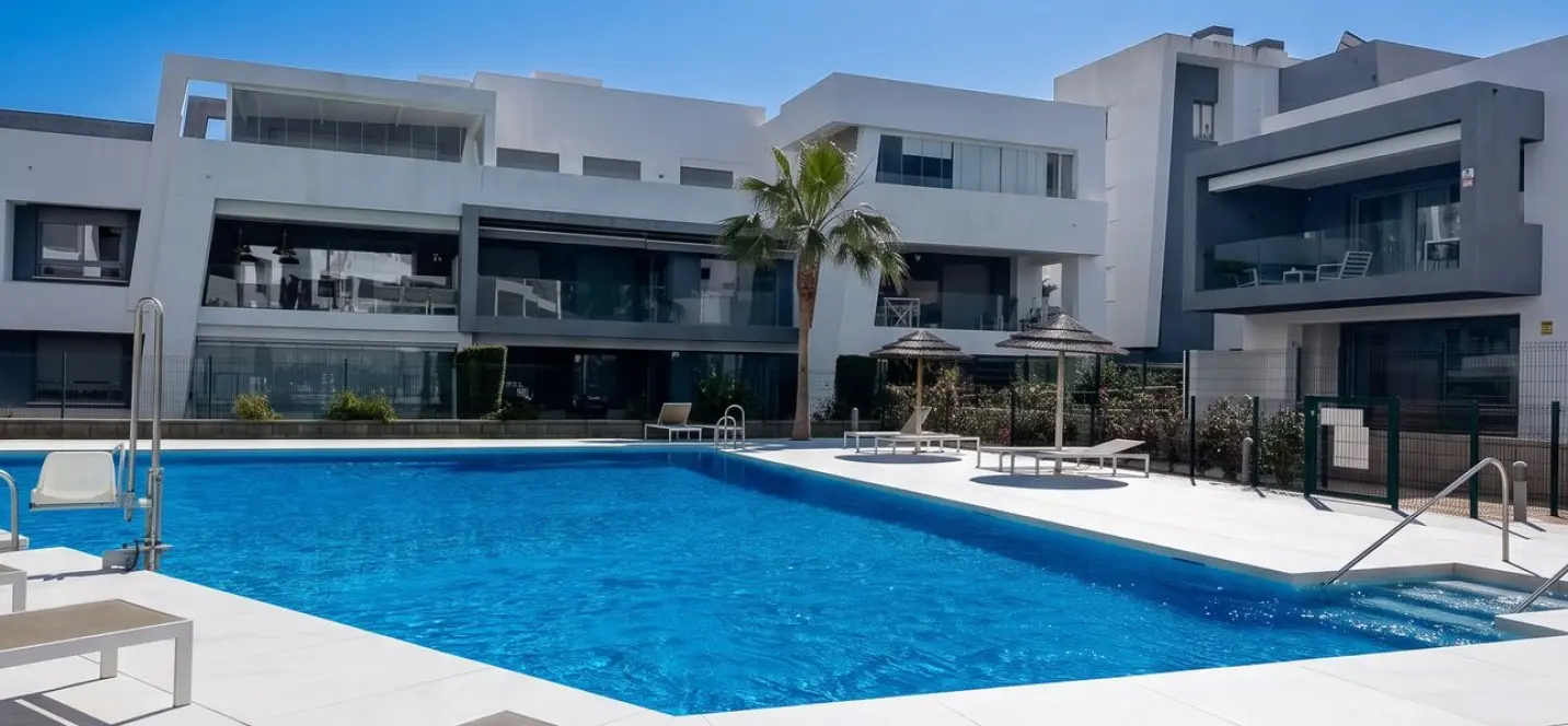 Venta de apartamento en planta baja en Selwo 0