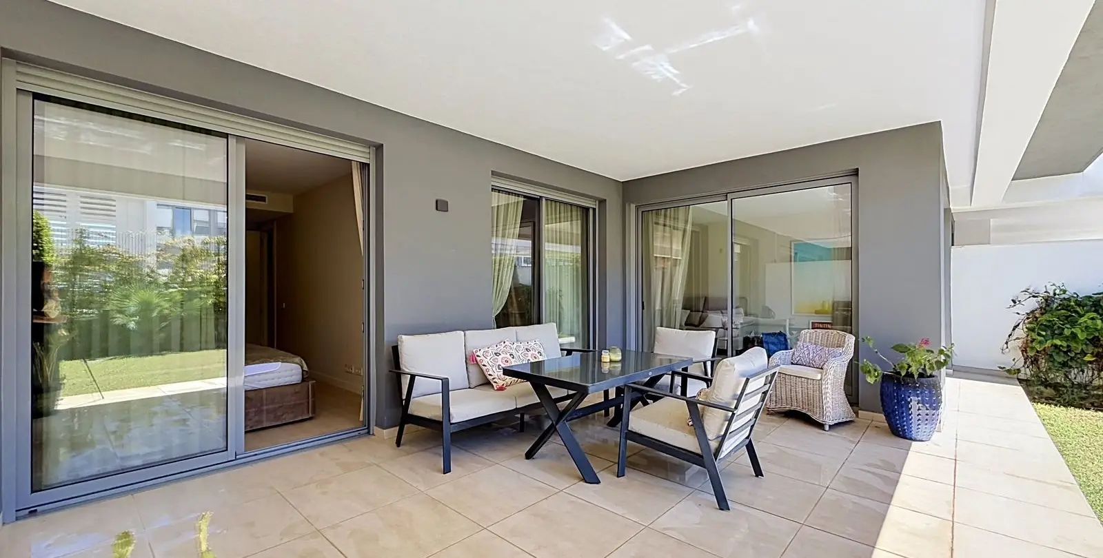 Venta de apartamento en planta baja en Selwo 3