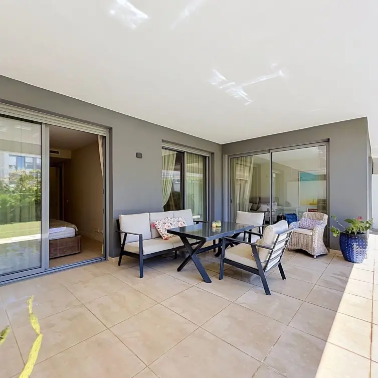 Venta de apartamento en planta baja en Selwo