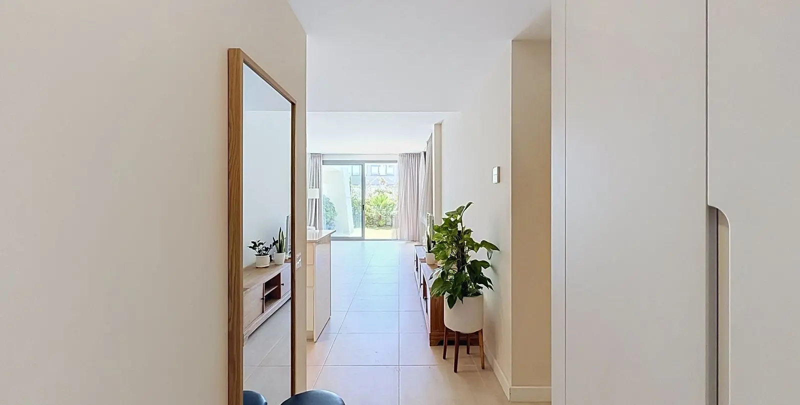 Venta de apartamento en planta baja en Selwo 6