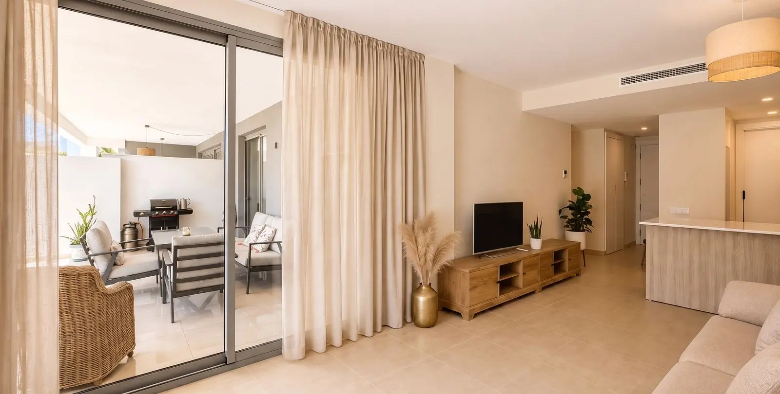 Venta de apartamento en planta baja en Selwo 13