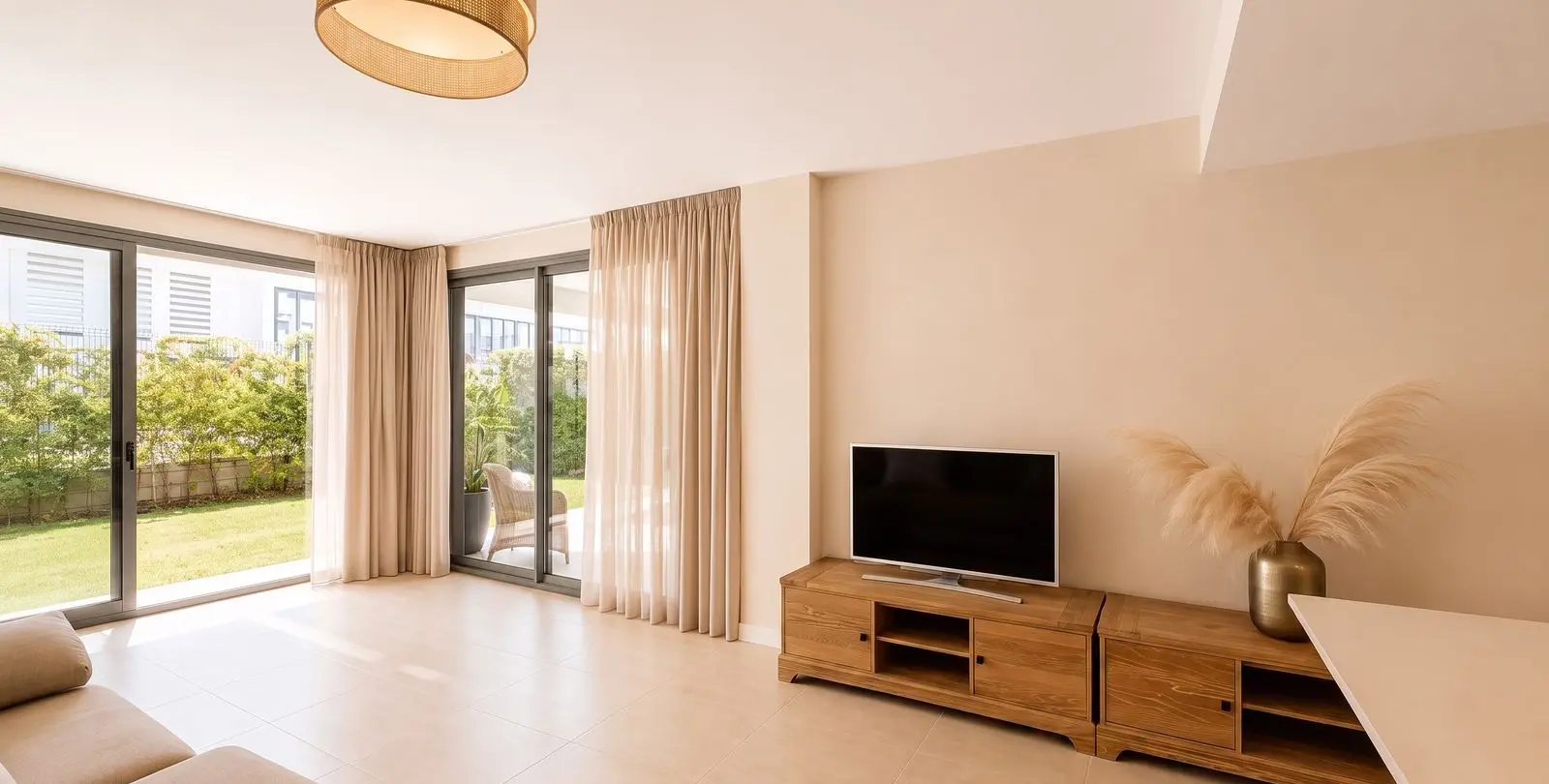 Venta de apartamento en planta baja en Selwo 14