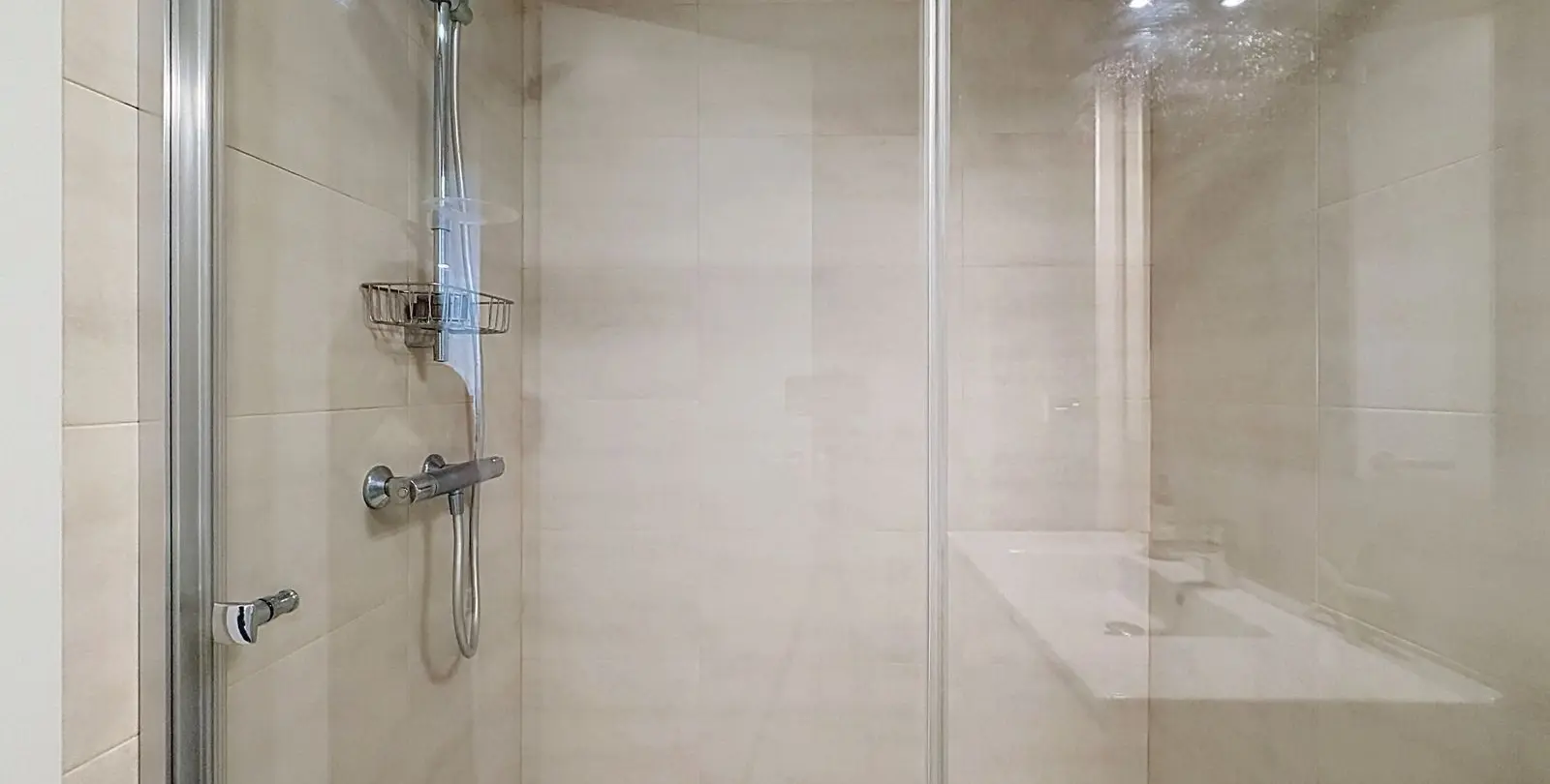 Venta de apartamento en planta baja en Selwo 21