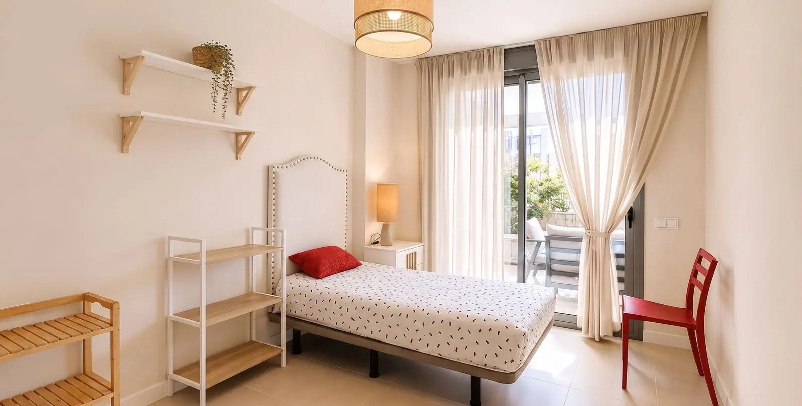 Venta de apartamento en planta baja en Selwo 23