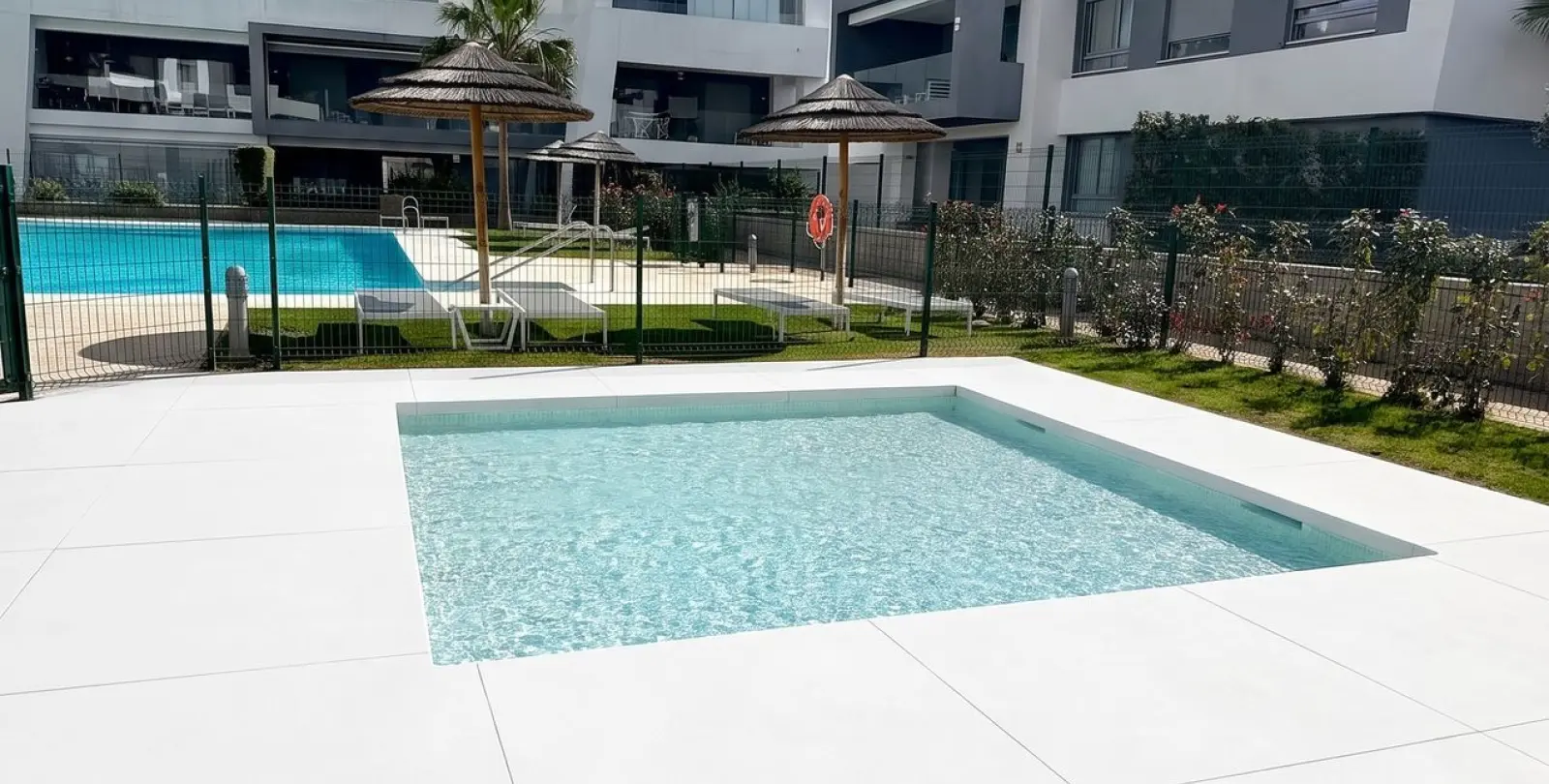 Venta de apartamento en planta baja en Selwo 28