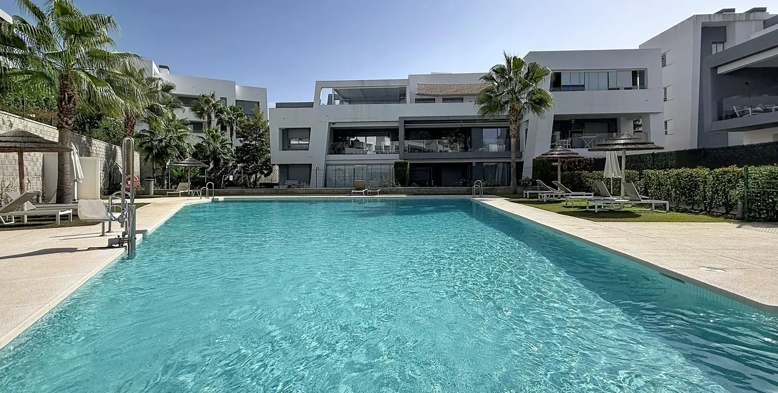 Venta de apartamento en planta baja en Selwo 37