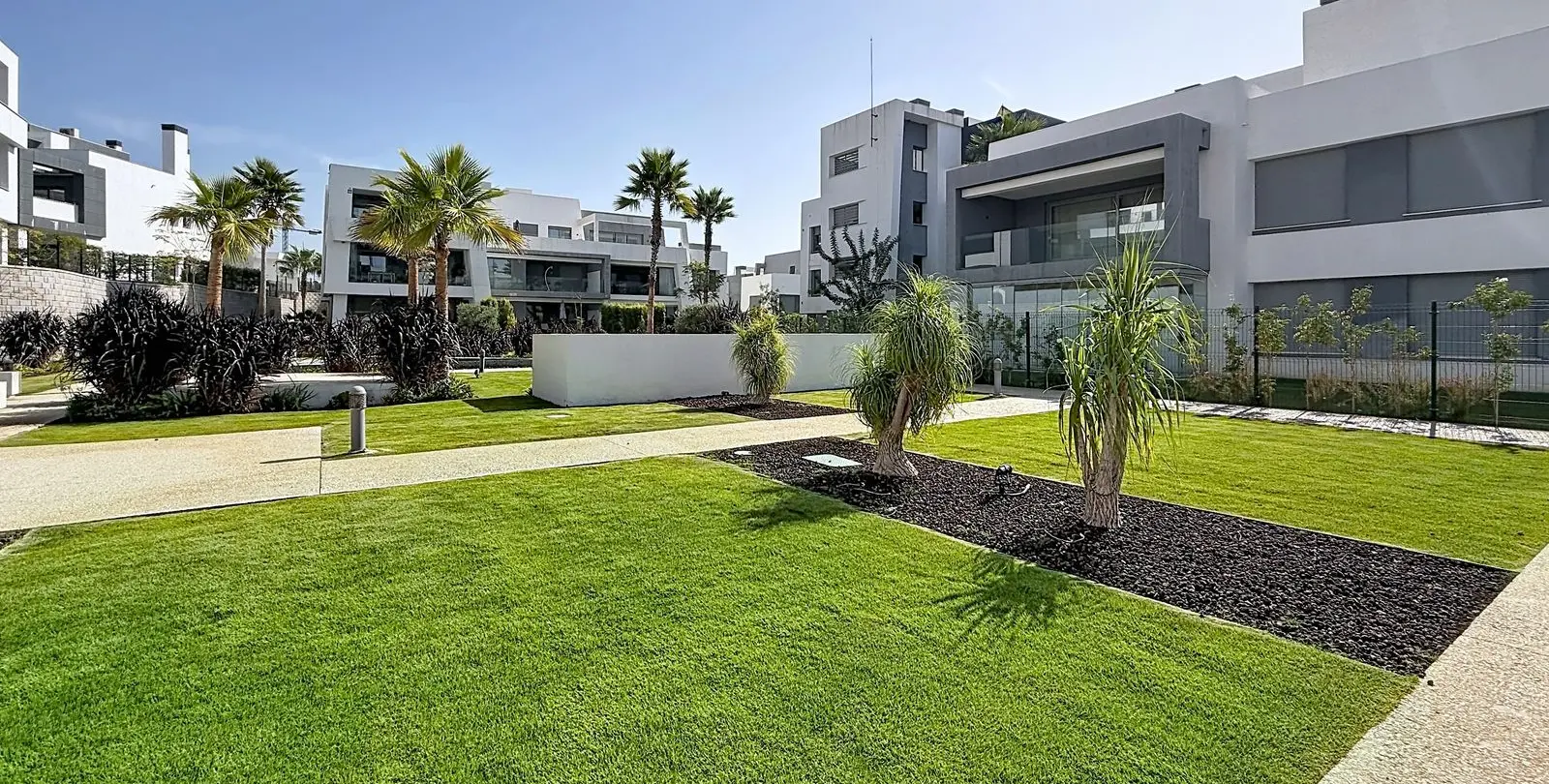 Venta de apartamento en planta baja en Selwo 42