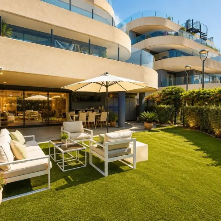 Venta de apartamento en planta baja en Estepona