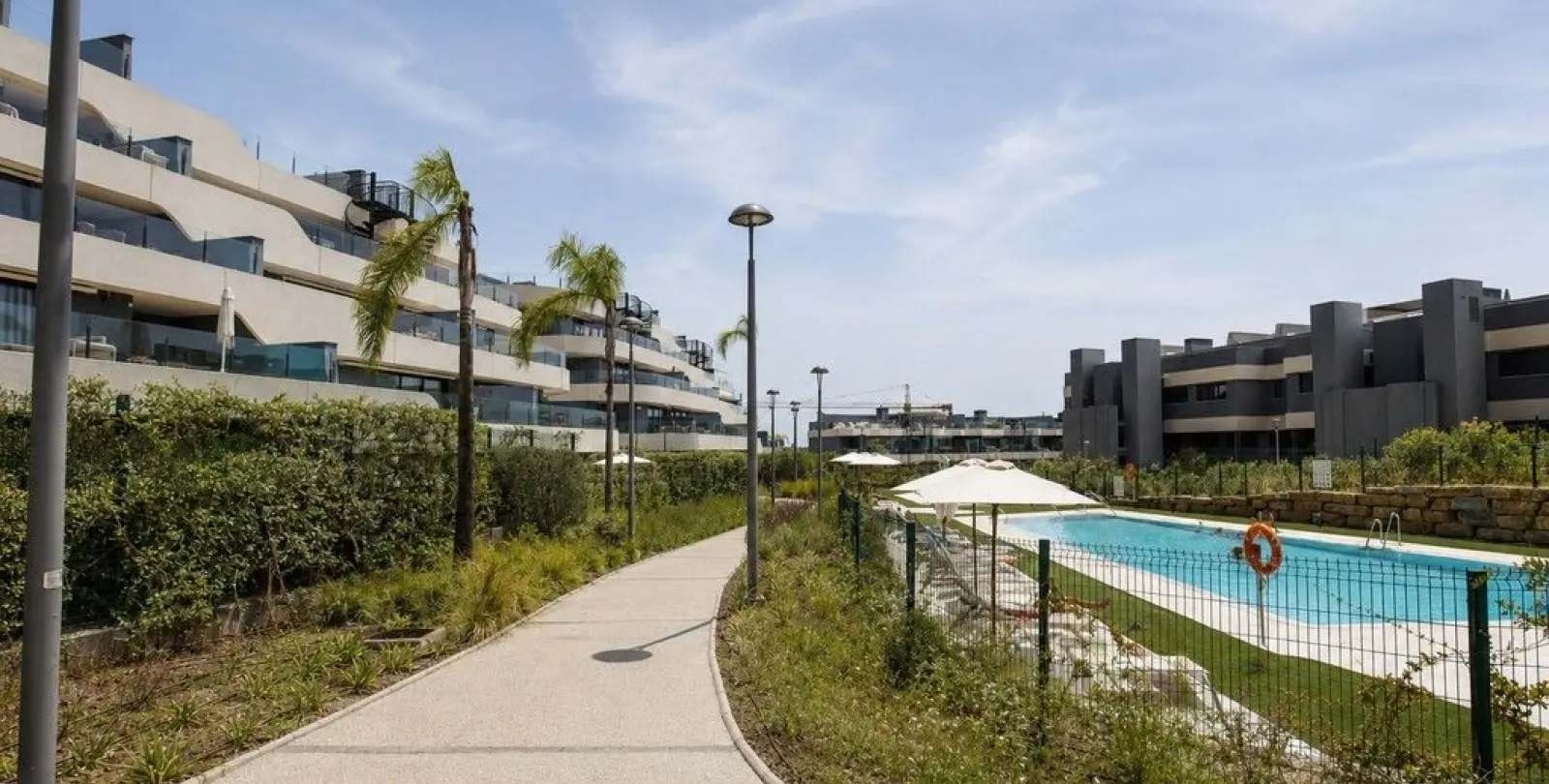 Venta de apartamento en planta baja en Estepona 2