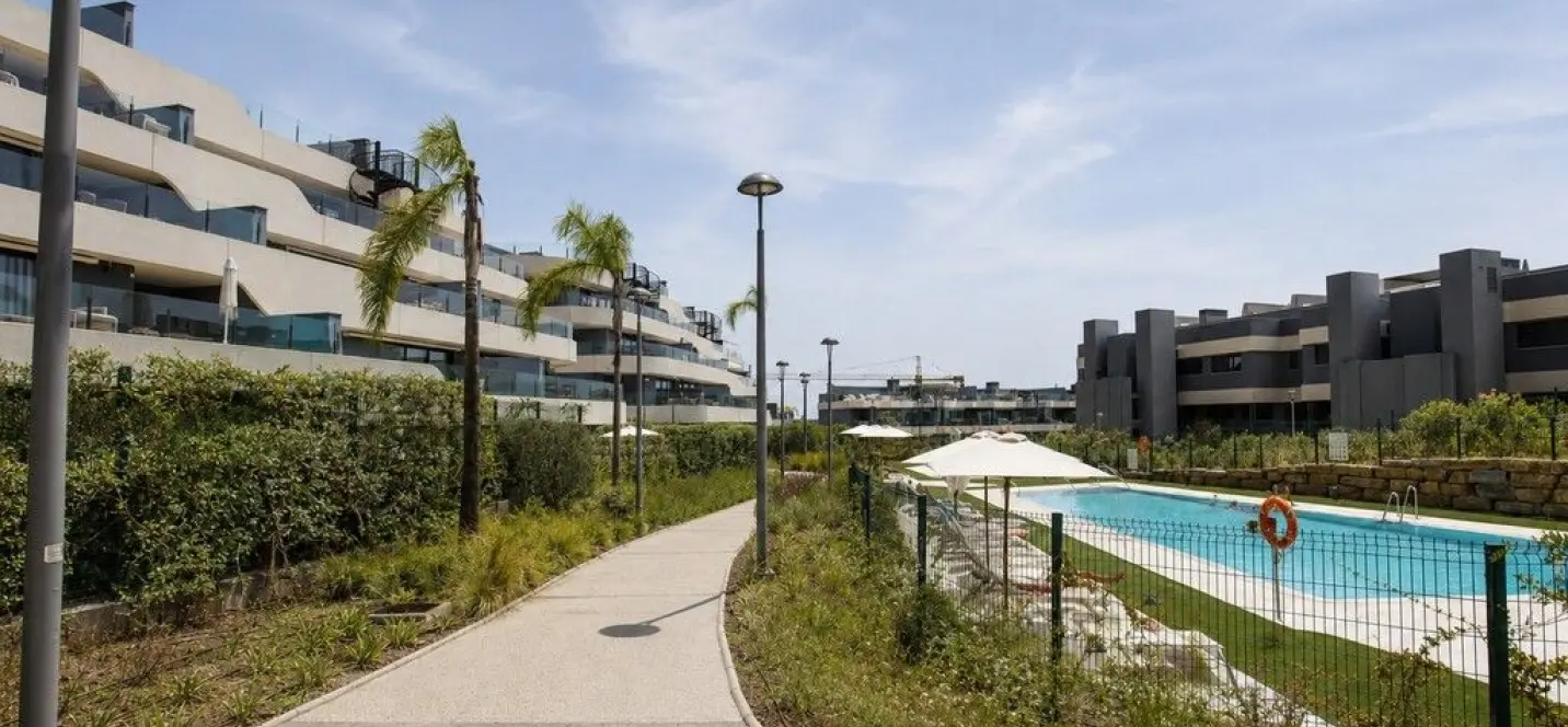 Venta de apartamento en planta baja en Estepona 1
