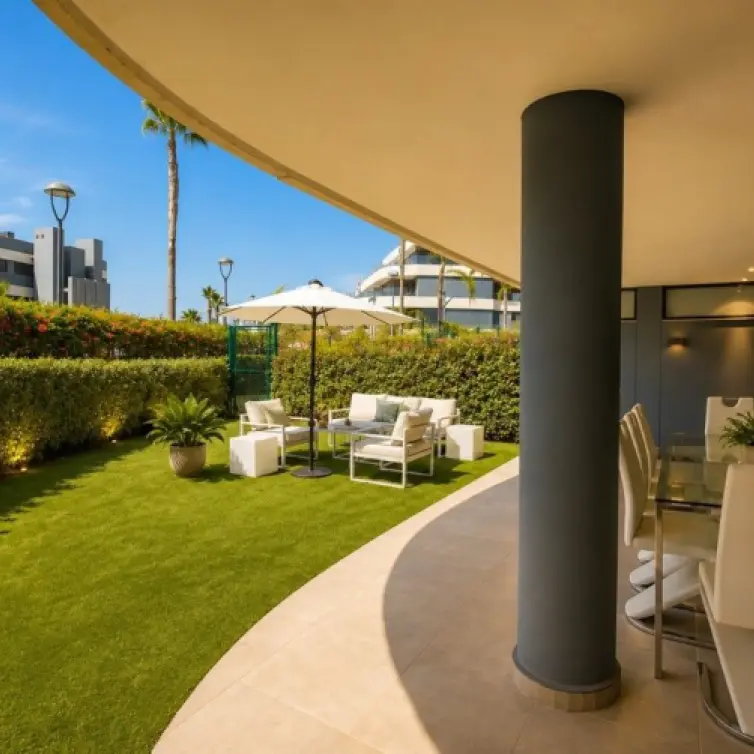 Venta de apartamento en planta baja en Estepona