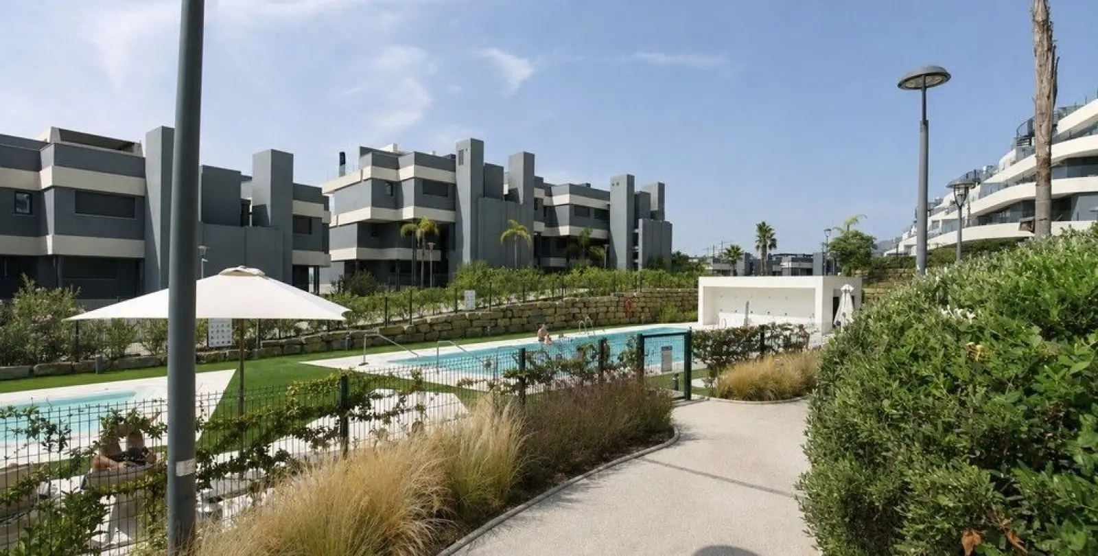 Venta de apartamento en planta baja en Estepona 16