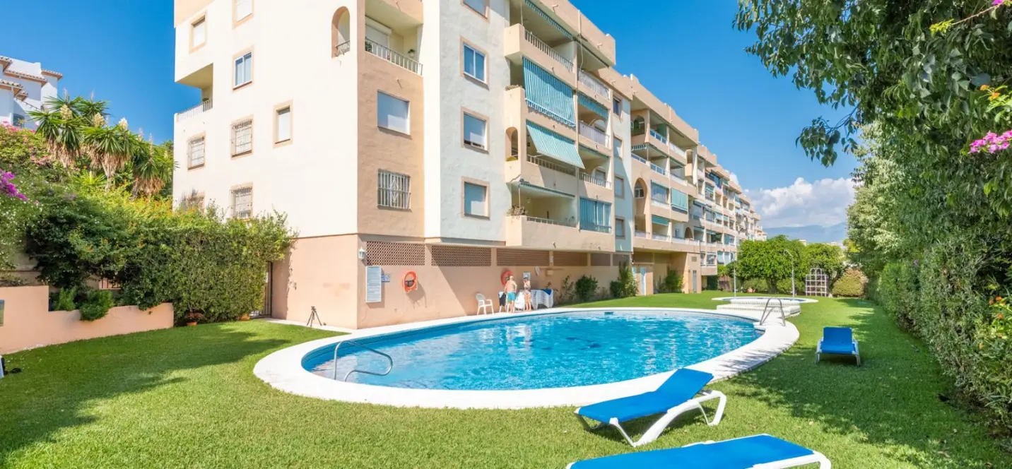 Sale of middle floor apartment in Nueva Andalucía 1