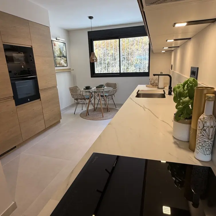 Sale of middle floor apartment in Nueva Andalucía