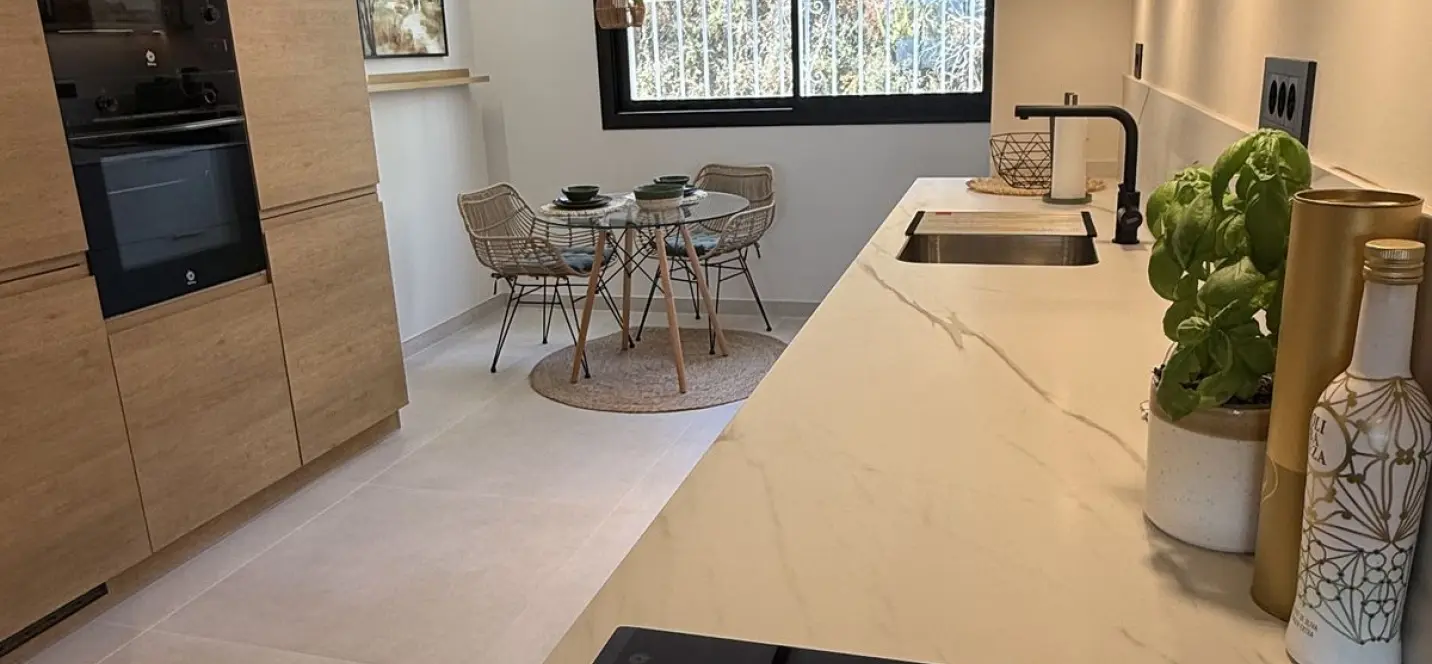 Sale of middle floor apartment in Nueva Andalucía 3