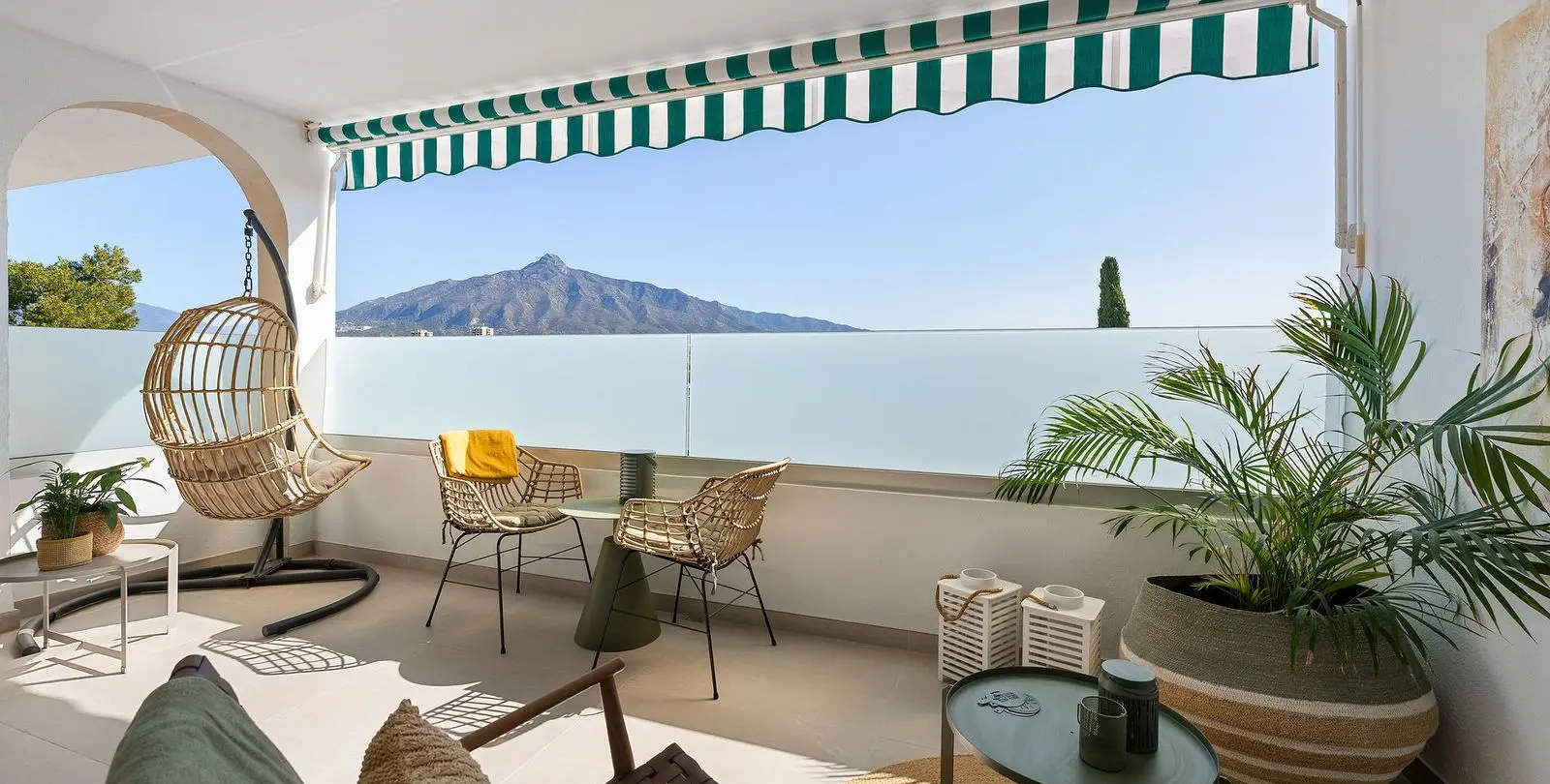 Venta de apartamento en planta media en Nueva Andalucía 15