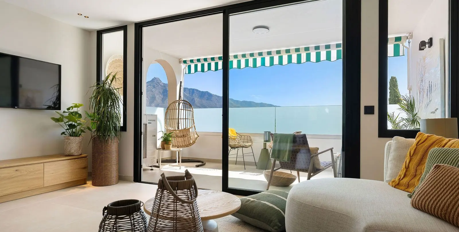 Venta de apartamento en planta media en Nueva Andalucía 17