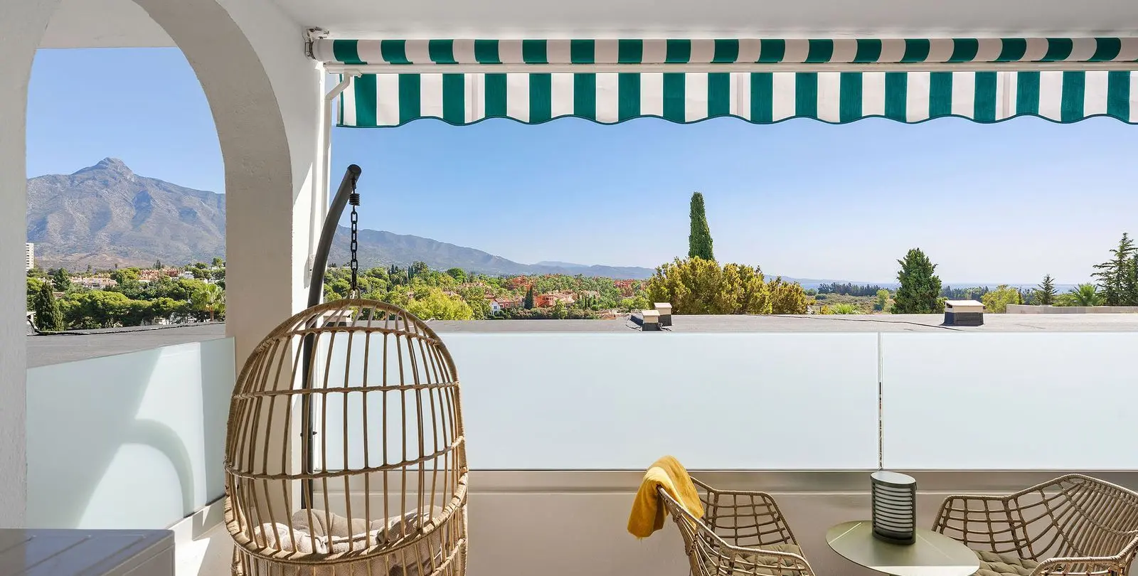 Venta de apartamento en planta media en Nueva Andalucía 20