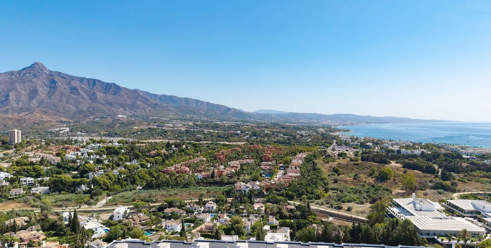 Venta de apartamento en planta media en Nueva Andalucía 37