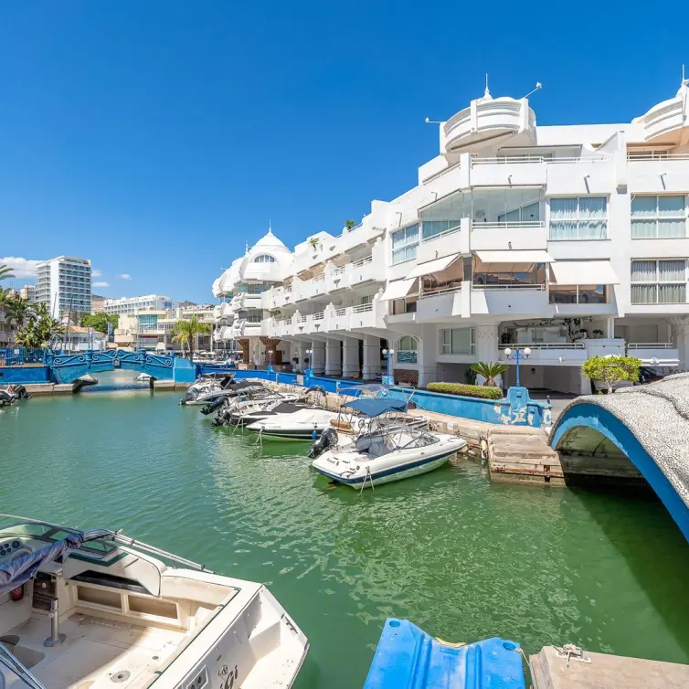 Продажа апартаментов на первом этаже в Benalmadena