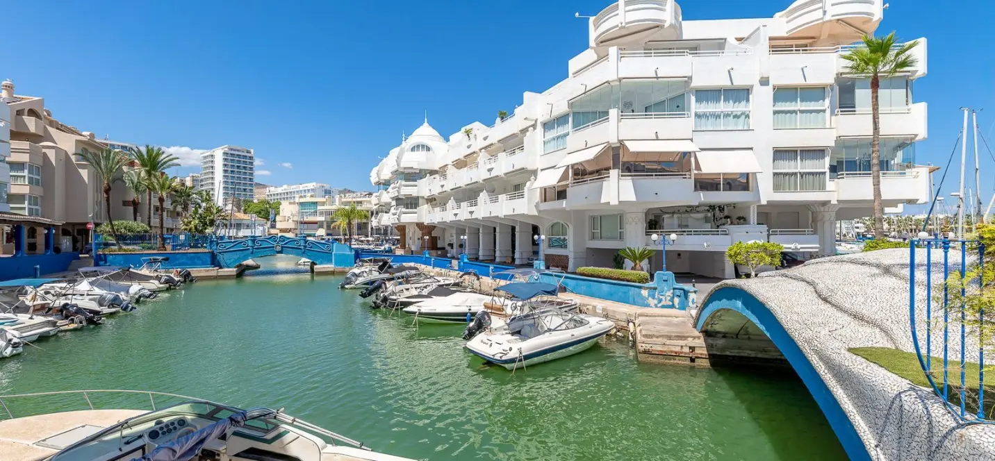 Продажа апартаментов на первом этаже в Benalmadena 0