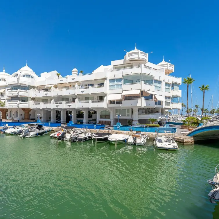 Продажа апартаментов на первом этаже в Benalmadena