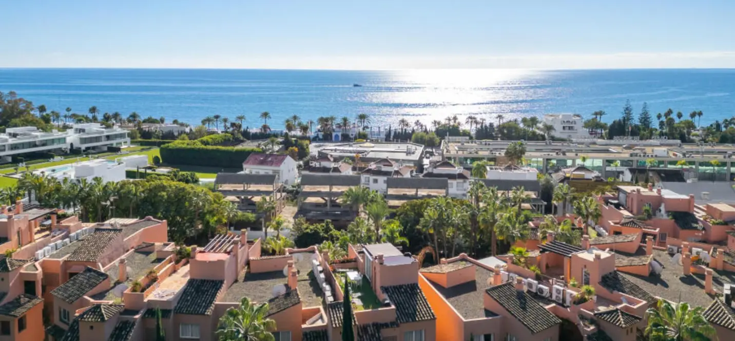 Venta de apartamento en planta baja en The Golden Mile 0