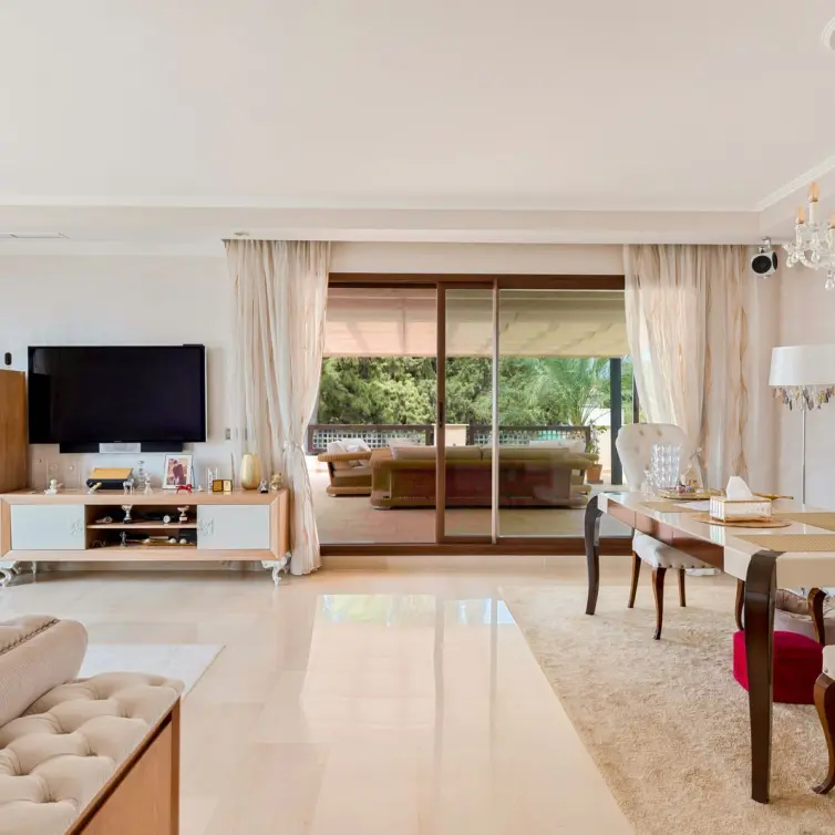 Sale of penthouse in Nueva Andalucía