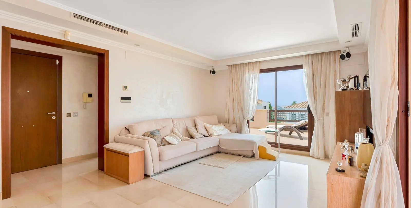 Sale of penthouse in Nueva Andalucía 2