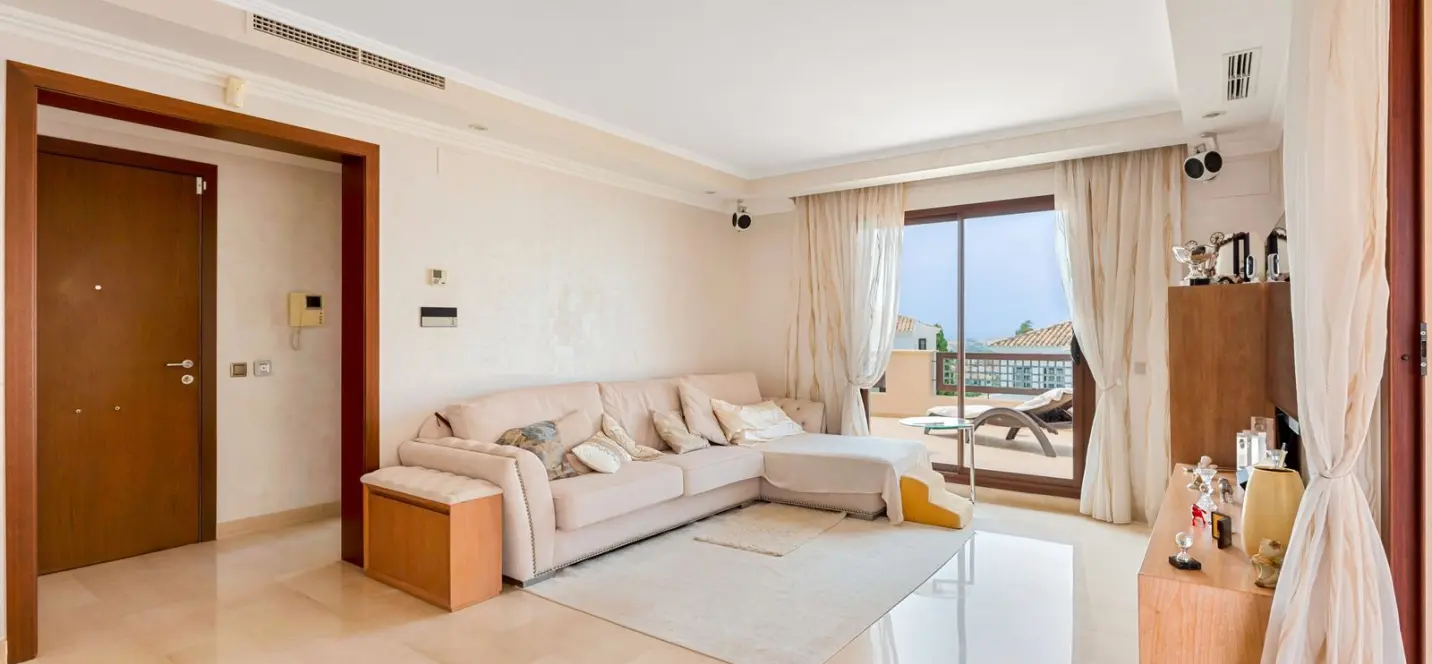 Sale of penthouse in Nueva Andalucía 1