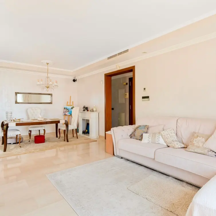 Sale of penthouse in Nueva Andalucía