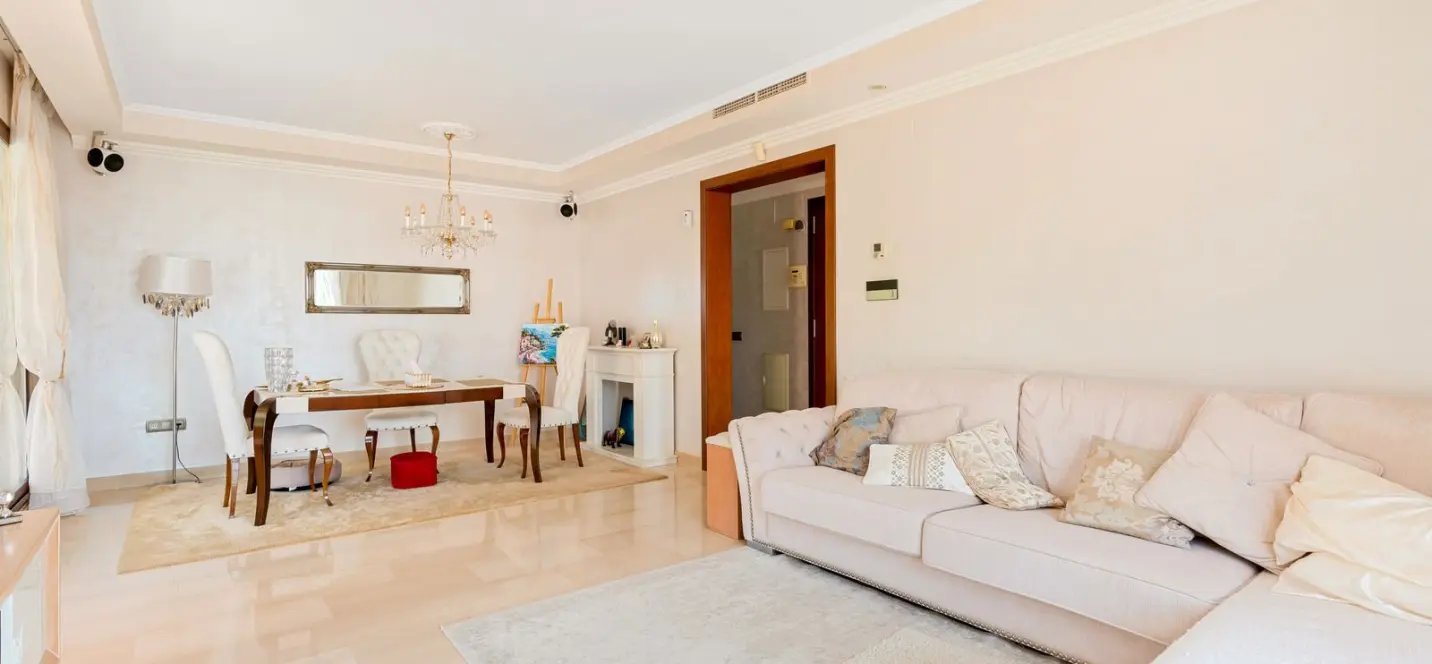 Sale of penthouse in Nueva Andalucía 2