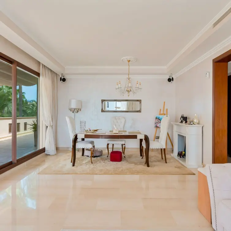 Sale of penthouse in Nueva Andalucía