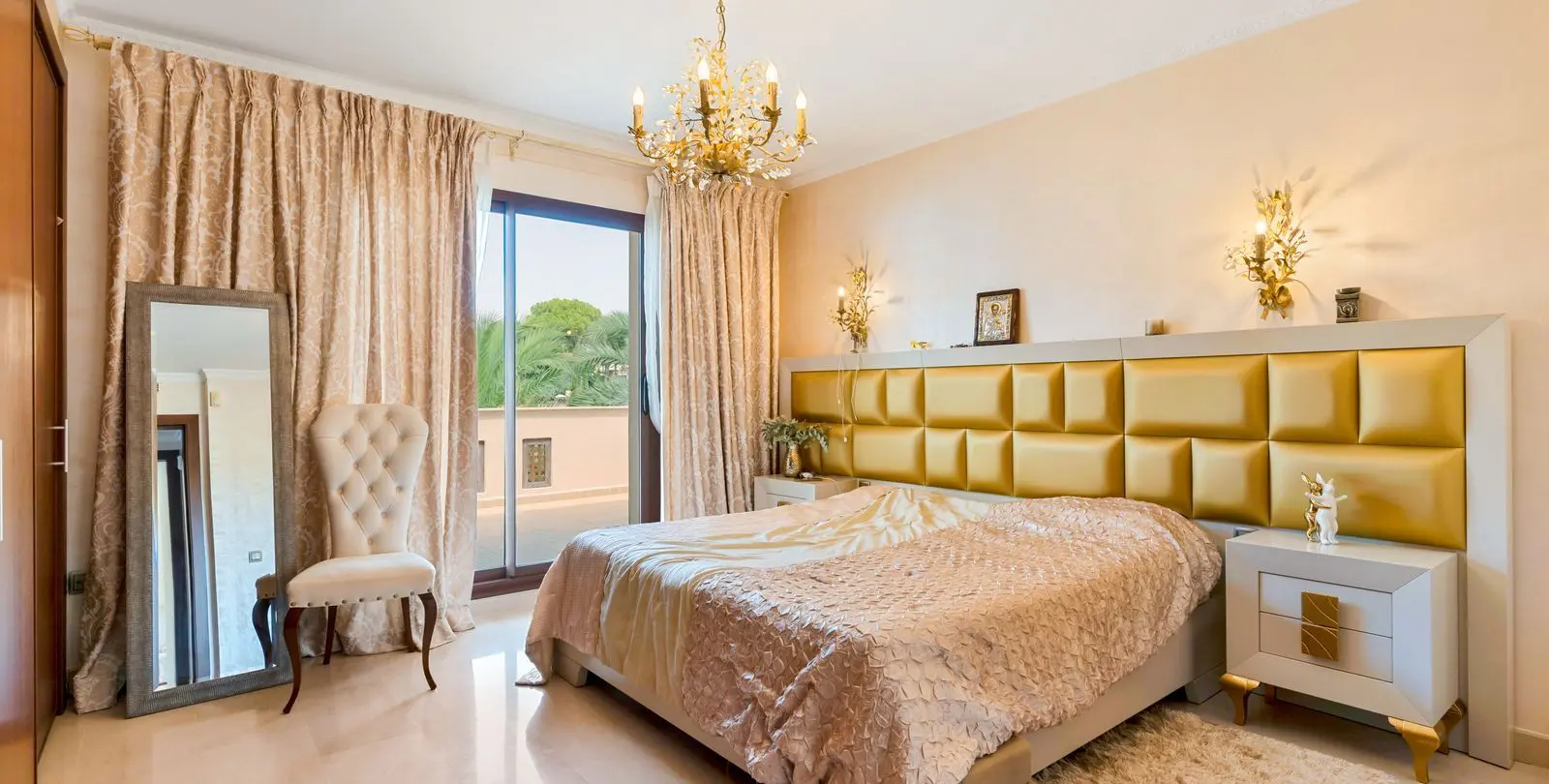 Sale of penthouse in Nueva Andalucía 15