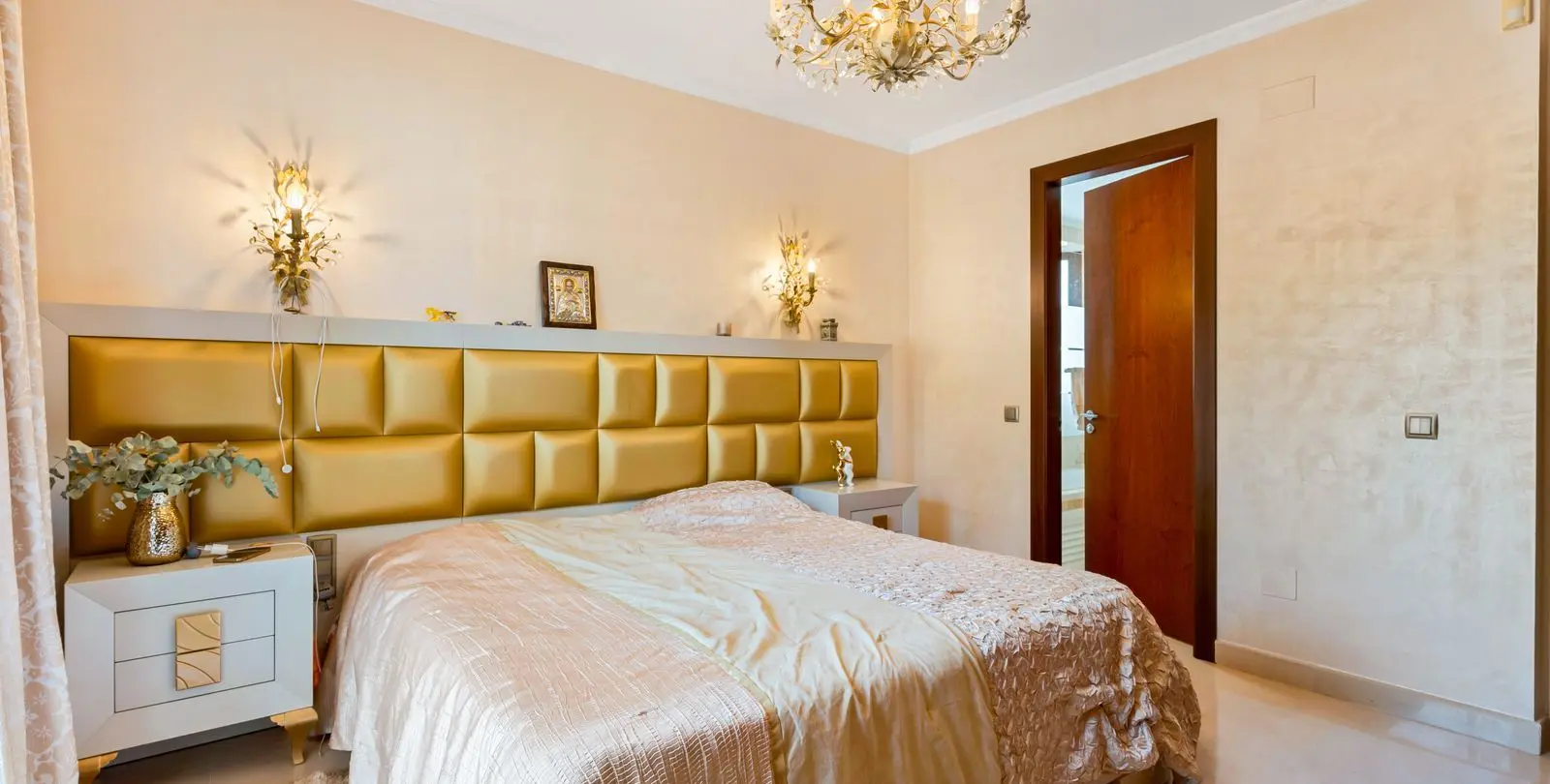 Sale of penthouse in Nueva Andalucía 16