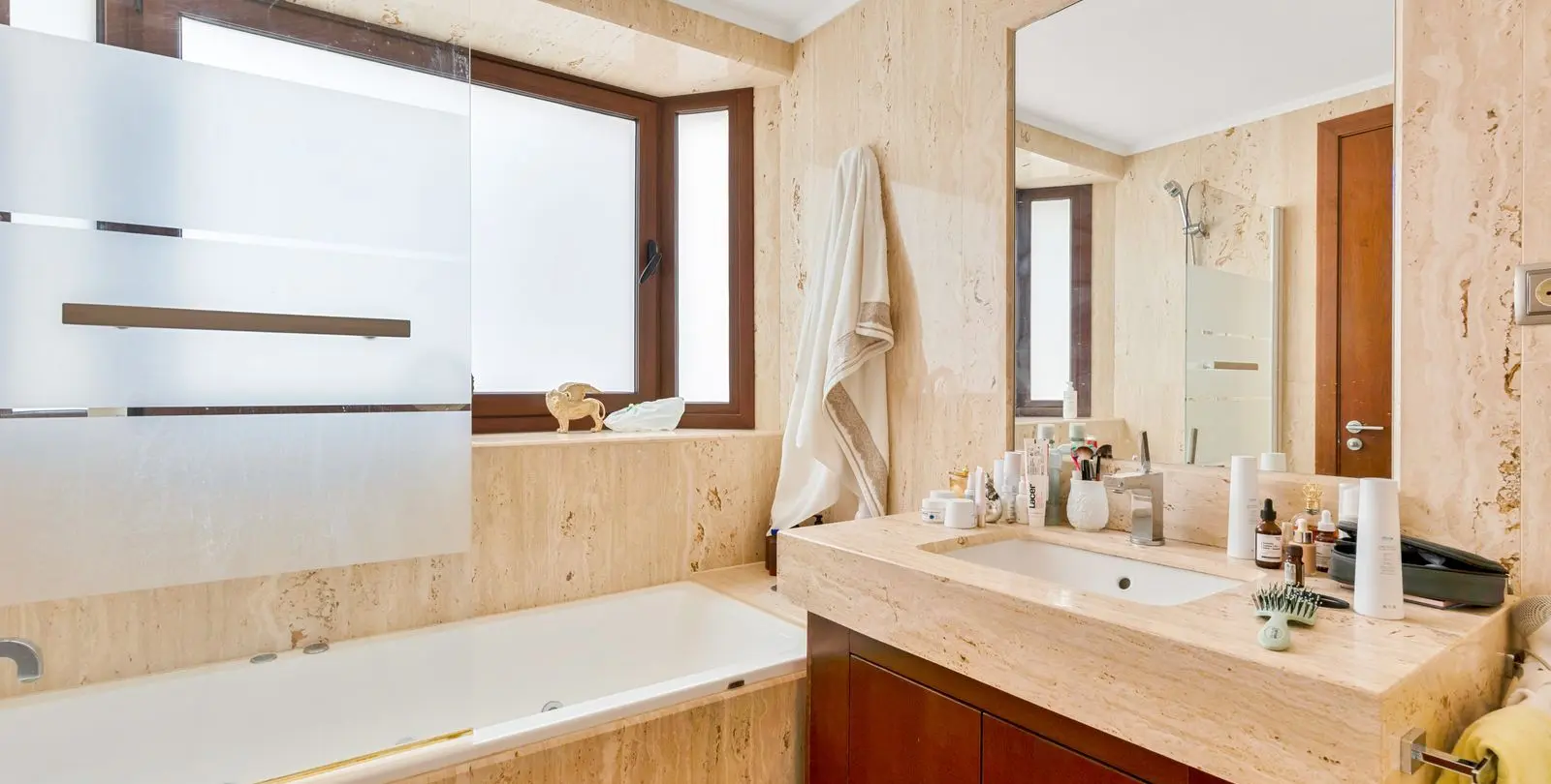 Sale of penthouse in Nueva Andalucía 18