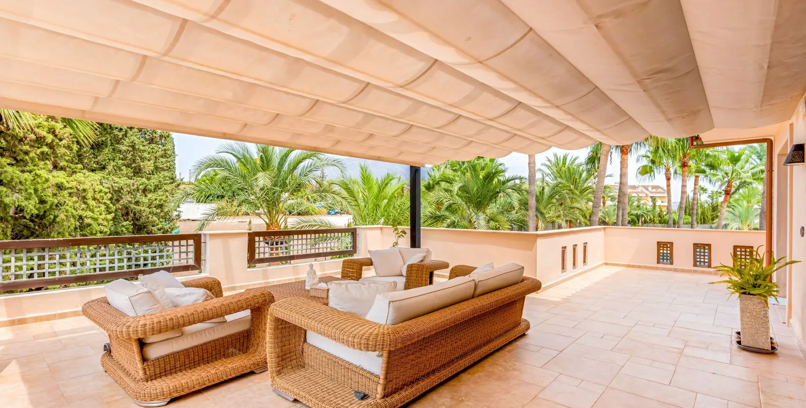 Sale of penthouse in Nueva Andalucía 21