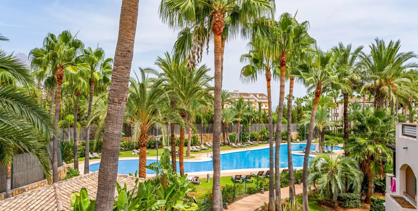 Sale of penthouse in Nueva Andalucía 23