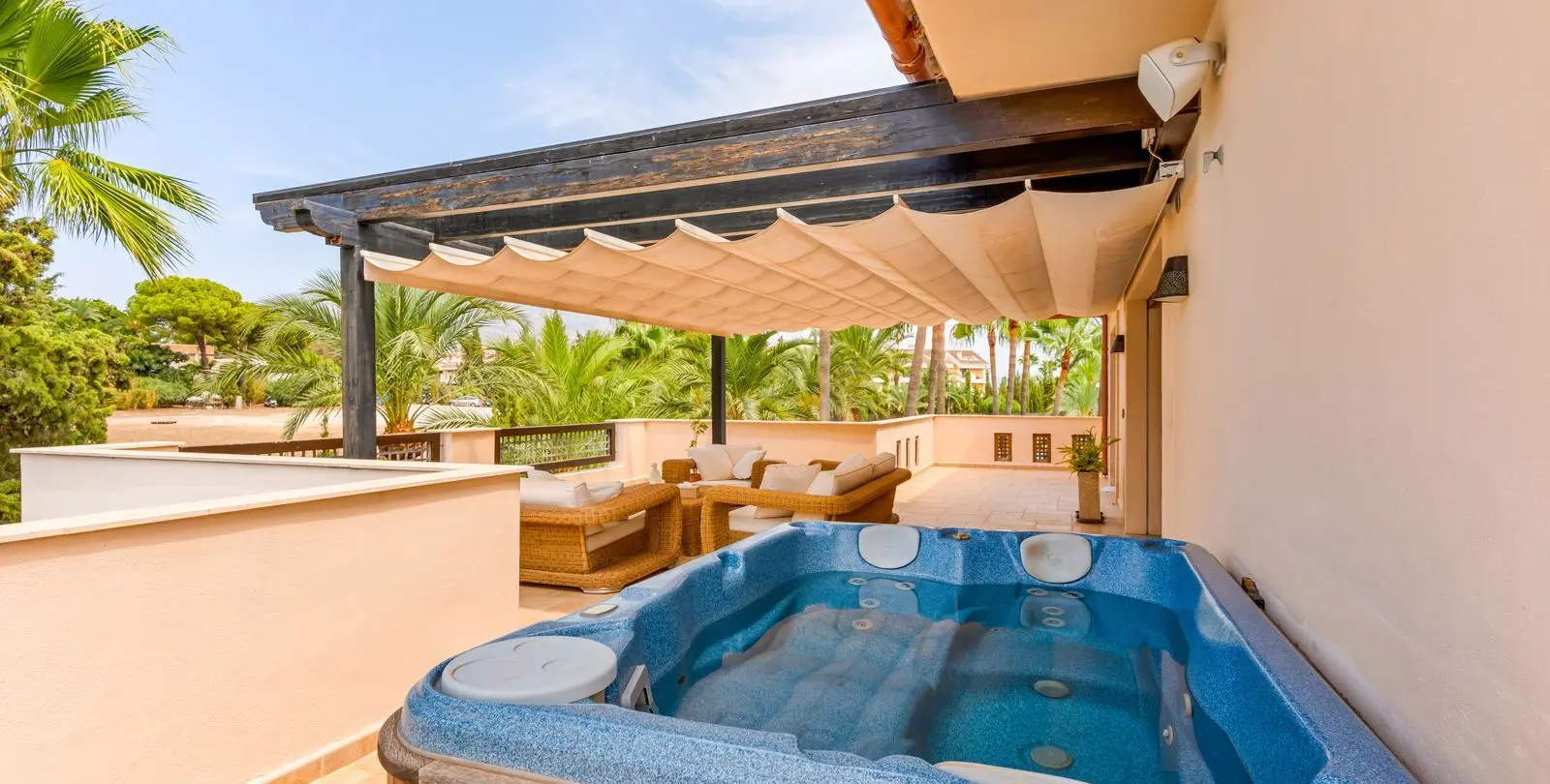 Sale of penthouse in Nueva Andalucía 24